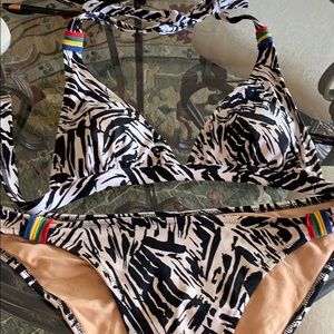 NWOT BCBG MAXAZRIA Swim Bikini L